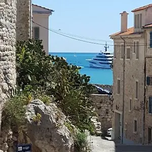 https://la-tourraque.fr-provencehotel.com