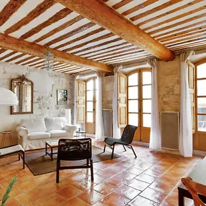 https://charming-traditional-flat-with-garage-at-the-heart-of.fr-provencehotel.com